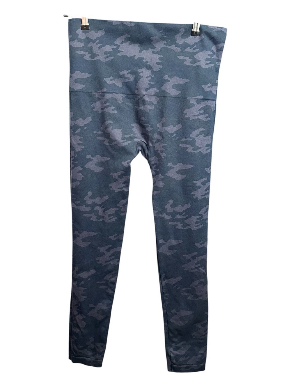 SPANX: LOOK AT ME NOW SEAMLESS LEGGINGS - BLACK CAMO - Picture 5 of 10